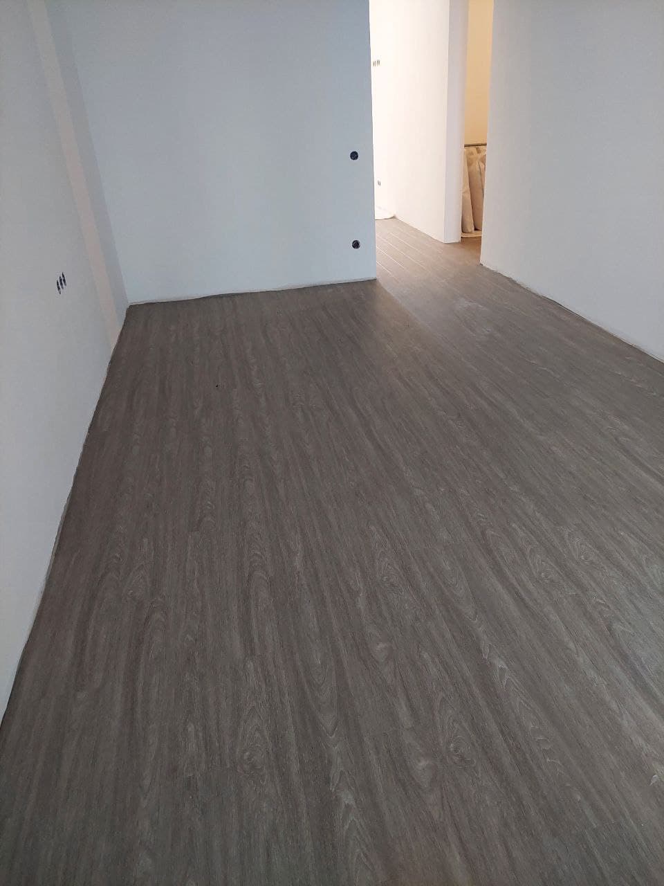 Floor fitting image 15